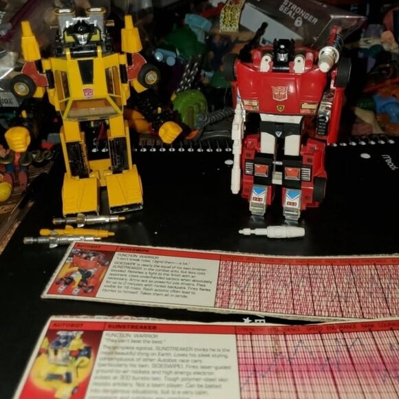 Vintage Transformers G1 Sideswipe Sunstreaker Lot worth File Cards - Picture 1 of 2